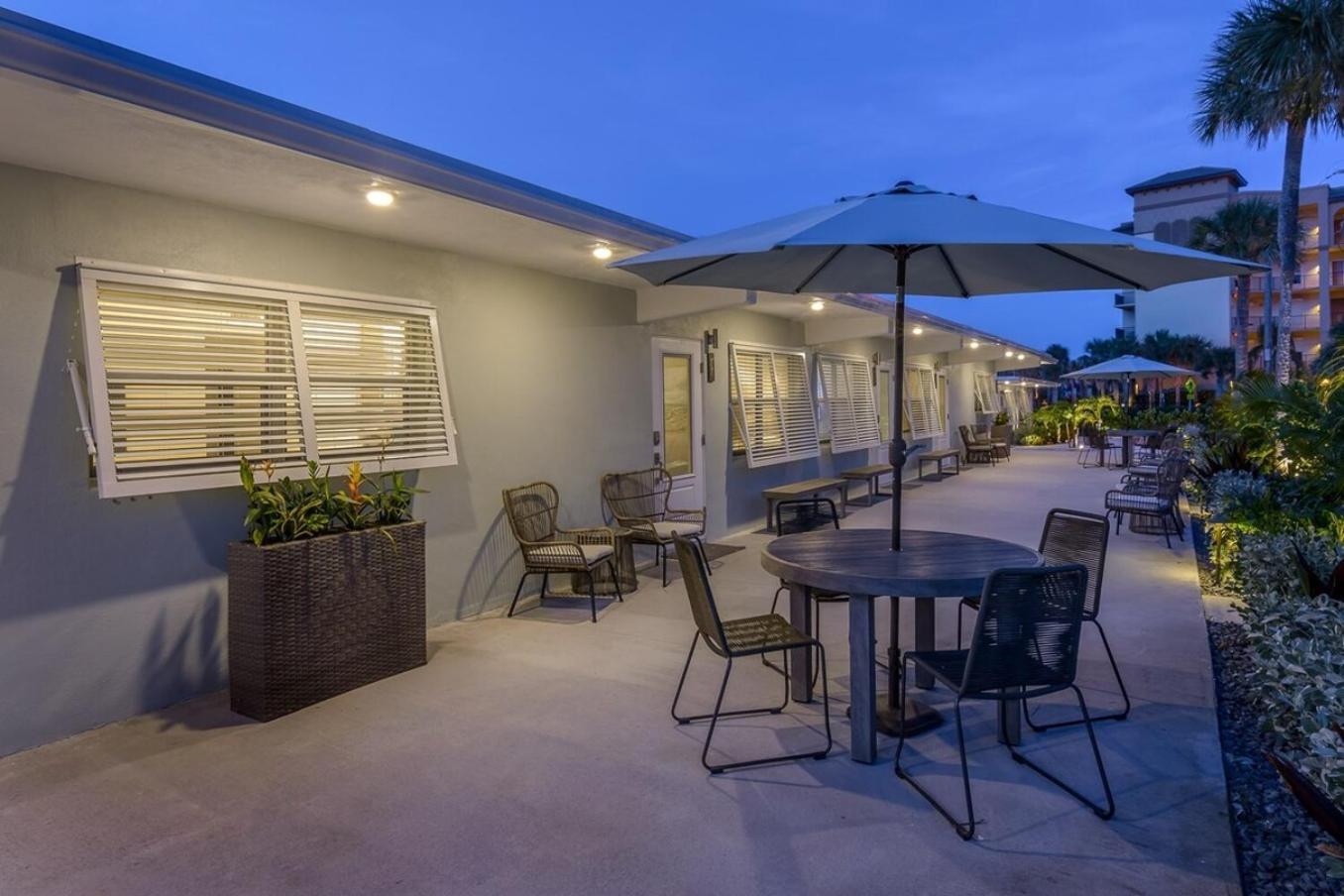 Boutique Vacation Rental Complex At Beach Cocoa Beach Exterior photo